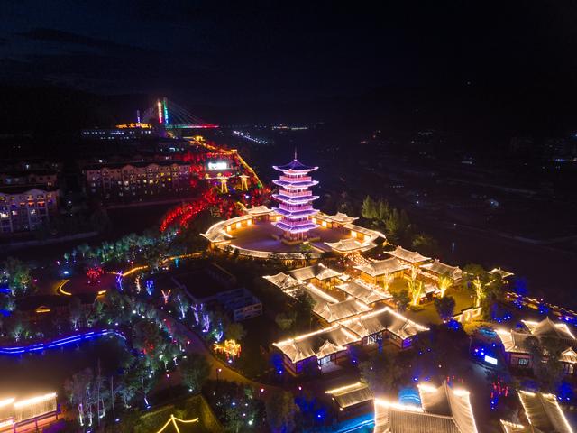 千年崖城，边境线上的时光秘境