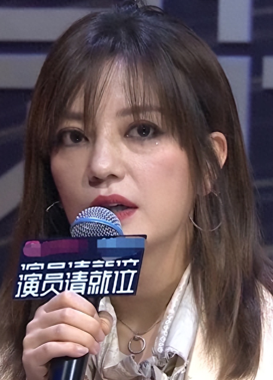 三重身份全崩盘，赵薇看似走投无路，没想到她还有另一条后路