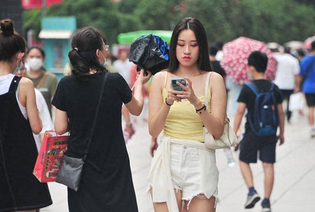男友买奶茶迟到半天，女友抱怨后，他的解释让人哭笑不得