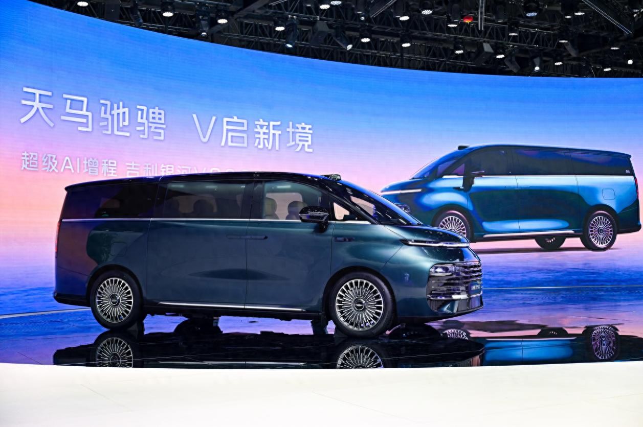 吉利汽车11月销量破31万,连续9个月同环比双增长-车讯快报