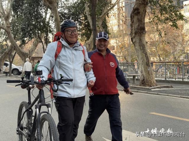 25岁小伙骑行1870公里，来十堰探亲