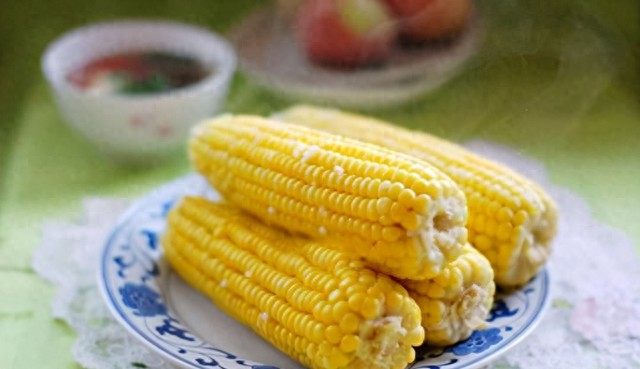 煮玉米放什么好吃（煮玉米时）