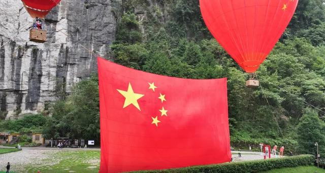 腾龙洞的每一束光里，都有他们的坚守