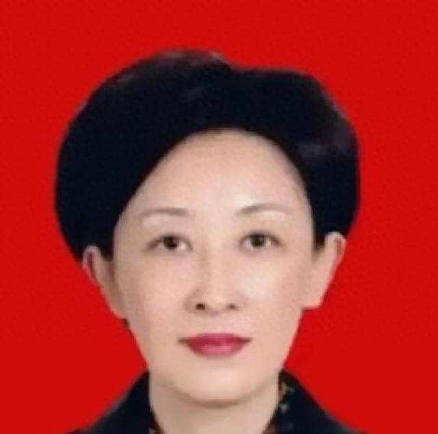 9.7亿巨贪落网！她在机场被拦下那一刻，命运彻底改写