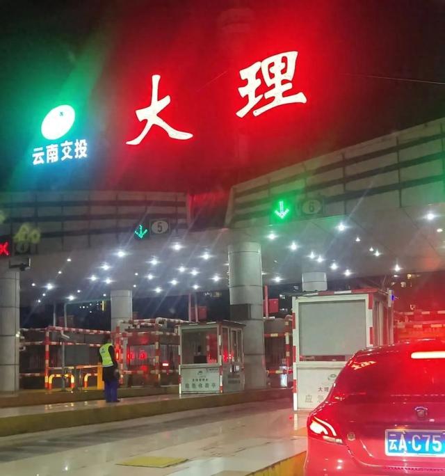 和战友逛大理：我有“风花雪月”的温柔乡里，摸到古战场的砖！