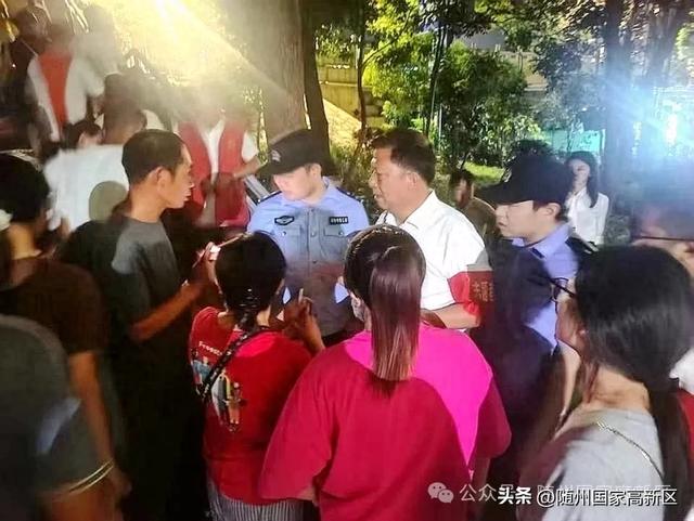 随州白云湖夜游盛典启幕 城东工作局织密安全防护网