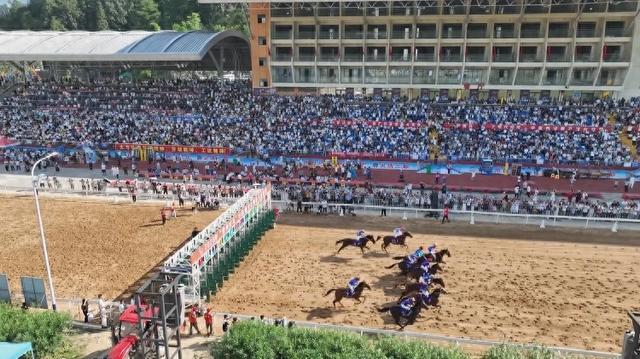 三都：千年民族赛马文化焕发文旅新活力  国庆长假8天吸金4.68亿元