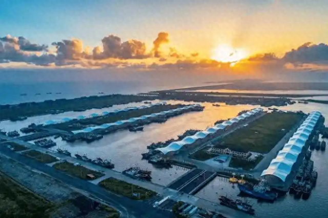 红旗飘飘吕四港 | 作者 徐敬军