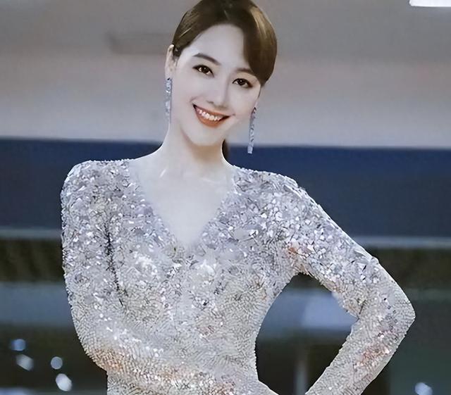 私生活混乱、被央视开除	、陪睡上位？王冠身上的标签究竟有多离谱