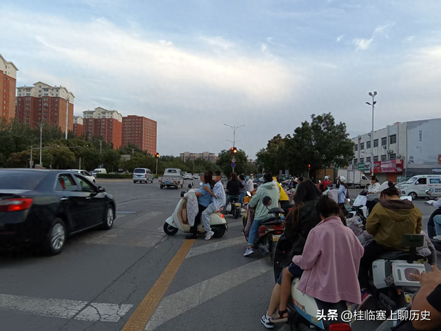 威观宁夏：银川“满城尽是戴头盔”，那路什么时候还回来？