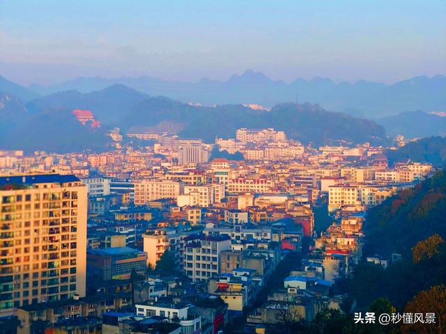 国内最具松弛感的避暑小城，小吃比贵阳还多，夏天只有25℃！