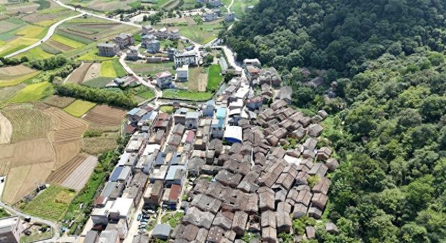 贺州：道连山水间 托举“诗和远方”