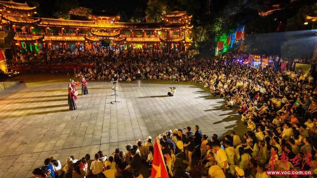 湘约“双节”⑱秋｜长假过半，芙蓉镇·红石林度假区热度持续攀升