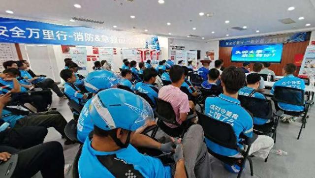 饿了么在京推出创新试点：骑手戴盔安全跑单可多收入500元