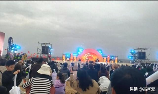雨泼乌海湖又怎样？这场沙漠音乐会，把“意外”唱成了顶级浪漫