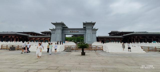 汉中市的兴汉胜境：穿越千年的汉文化盛宴