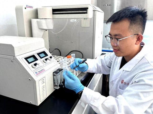 科学家发现拖网捕捞和气候变暖加剧海洋中汞释放风险