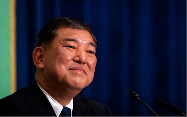 特朗普又赢了，日本再次对美“投降”，石破茂收到噩耗，赖清德天都塌了，美财长发出威胁