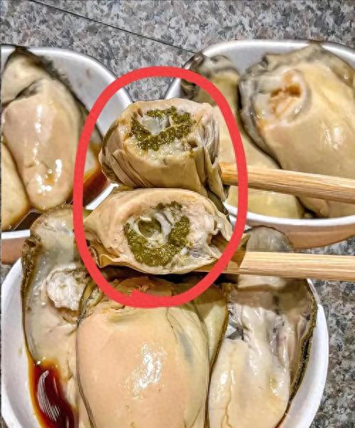 生蚝里面绿色的像屎一样的能不能吃（生蚝里面绿绿的像屎一样的东西是什么到底能不能吃）