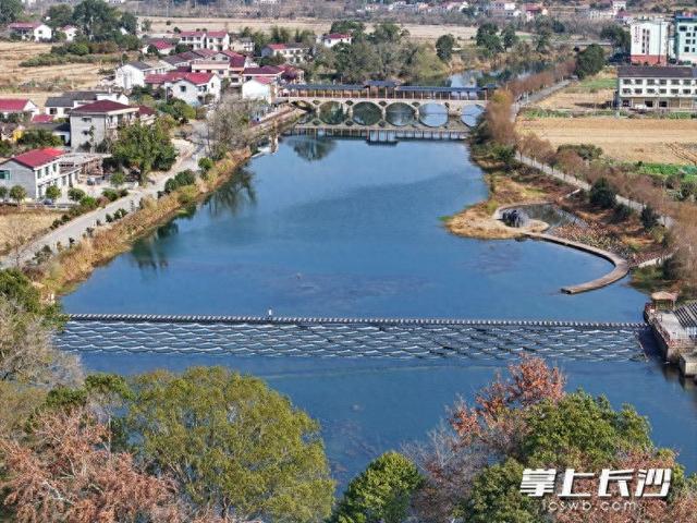 缤纷冬日 画意小河丨组图