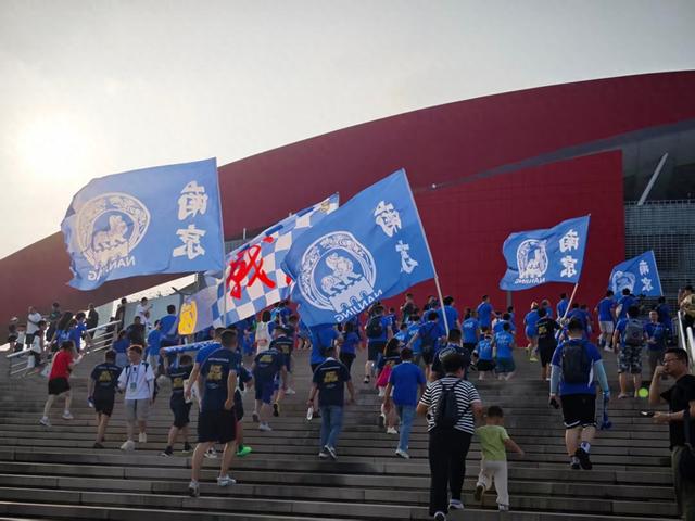 “苏超”元年流量密码：不困在胜负框架的野趣，散装背后是认同