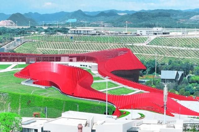 “红飘带”两年接待游客200万人次！