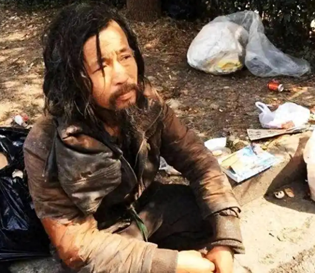 流浪汉沈巍要当文旅顶流？和县文旅跪了，网友：这瓜保熟