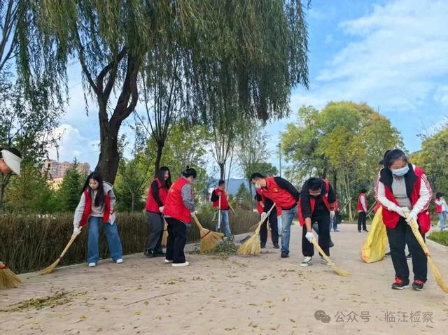 “迎国庆·美环境·促文旅”——临江市人民检察院参加江心岛环境整治行动献礼国庆