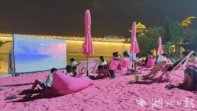 汉川天屿湖“粉红夏日”狂欢季 国潮凤凰秀震撼夜空