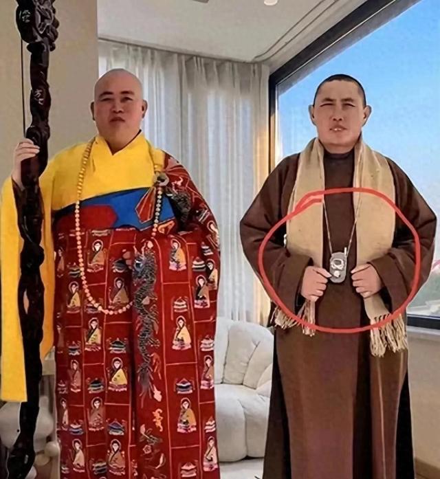 释永信与师姐释永梅合影曝光！22年前，她胸前挂着当时最时尚手机