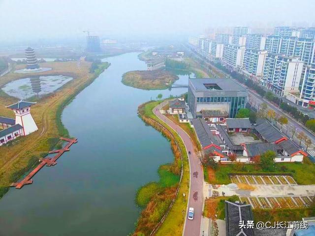 河南淮滨：初冬文化园更艳丽