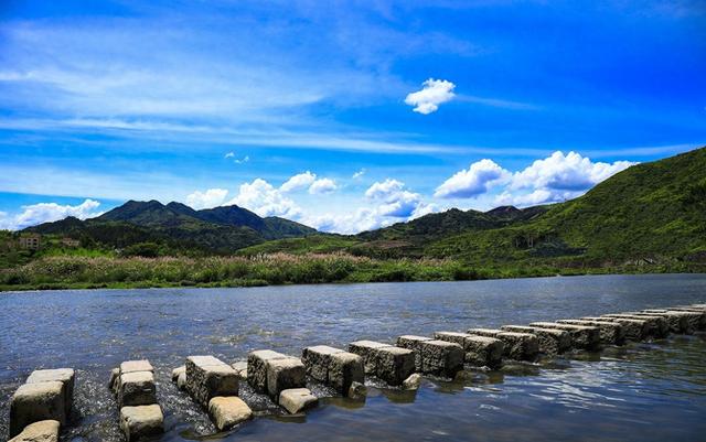 泰顺仕水碇步桥： 烟雨江南，踏石而行，春晚加持，中国最美古碇步