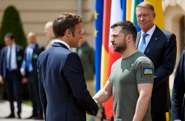 刚从中国回去就翻脸？马克龙回国后不再坚持，第一时间找上了泽连斯基，希望推动俄乌停火