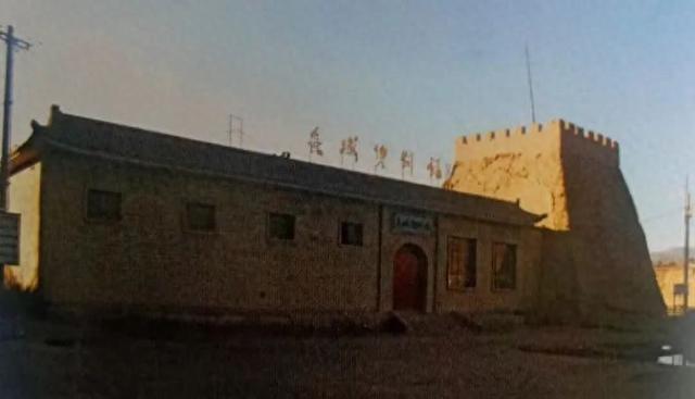 游山丹长城驿感悟历史的深厚与悠久，抒发不到长城非好汉的豪情