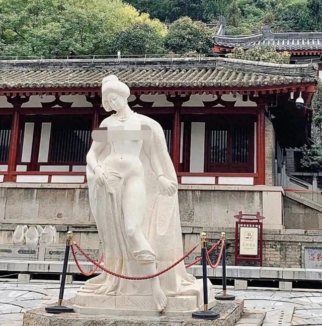 华清池贵妃裸体出浴雕像被指“不雅观	”，景区称1991年就已安放，设计方案通过审核认可	，西安文旅回应