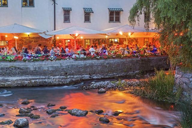 把“发呆”做成旅行主题，“啥也不干”正在拯救打工人？