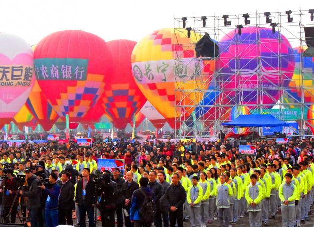 四川旅游：难忘宜宾长宁热气球赛采风行(图)