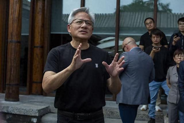 英伟达云端GPU已售罄！黄仁勋驳斥AI泡沫论：已进入AI良性循环