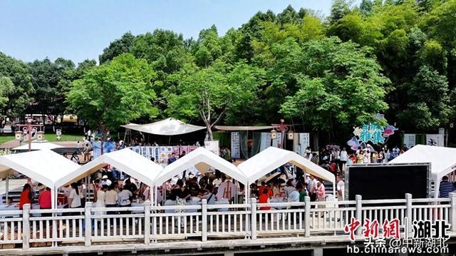 湖北咸宁：香城雅集启新岁 传统文化闪耀跨年时光