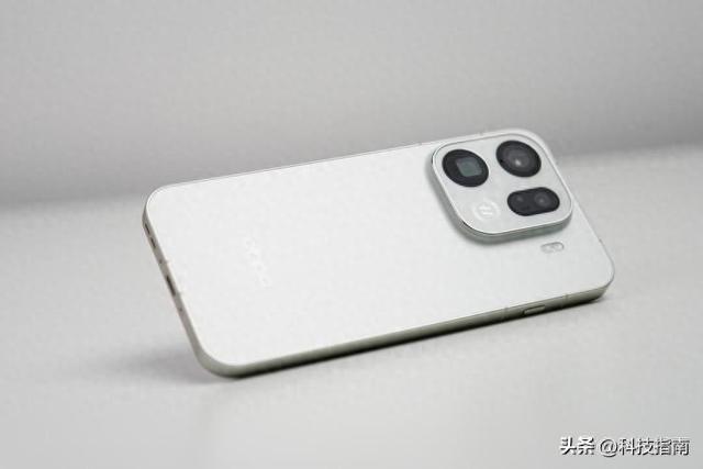 指纹尴尬？镜头突兀？Find X9 Pro用工艺让手机秒变高定