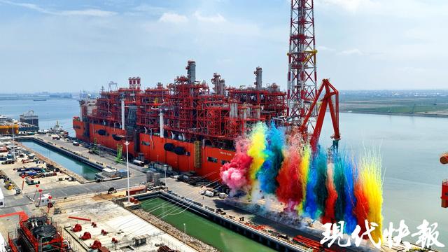 我国首座大型浮式天然气液化装置FLNG在启东启航