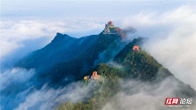 【每日一图@湖南】在五雷山的云海里，触摸天空的温柔