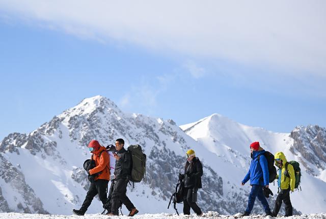 “热”涌岗什卡