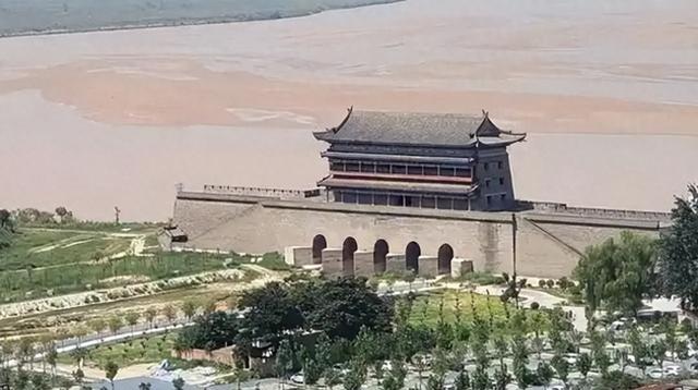 连霍高速破了函谷关的天堑，绝佳防御工事，如今变成了一个摆设！