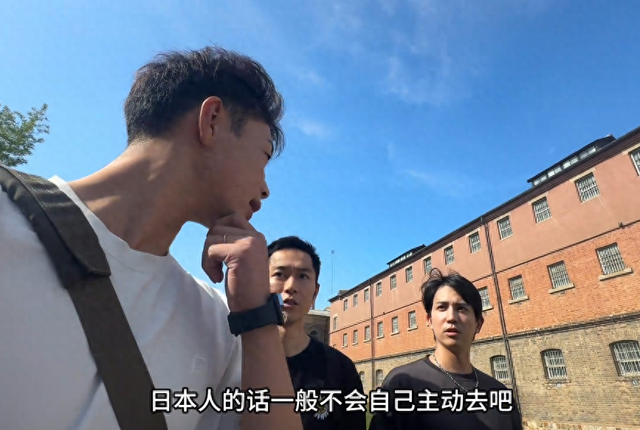 日本人带叔叔逛旅顺日俄监狱，看刑具落泪，道出日回避侵华原因