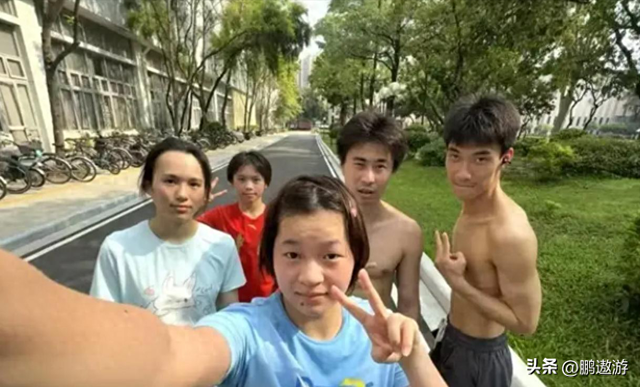 央视出面“打假”仅两周！全红婵曝光新身份，陈若琳的话应验了