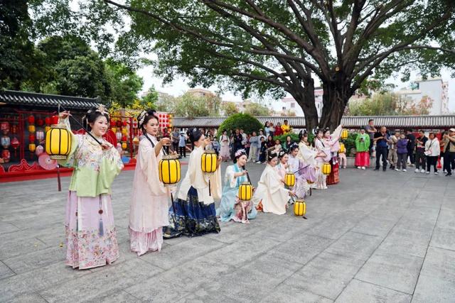 湾区周末IN东莞 | 赴一场“古今对话”!崇焕故里新春巡游漫品岭南年味