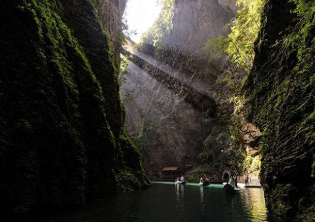 鹤峰：一泓秋水染峡谷