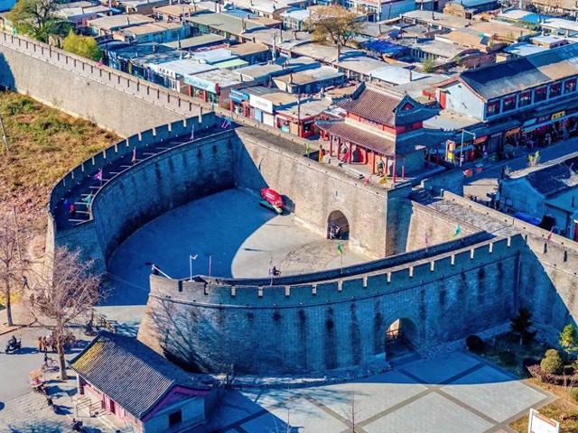 兴城逆袭，3桶油漆引亿次曝光，泳装与影视的结合盘活小城文旅？