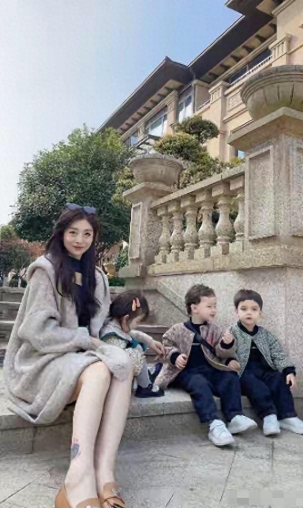 花50万“买英国精子生3娃”的山东女人，7年后现状曝光：她独美